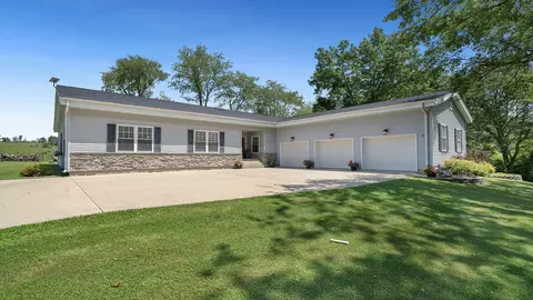 903 Timber Trail Dr, Dixon, IL 61021 photo 2