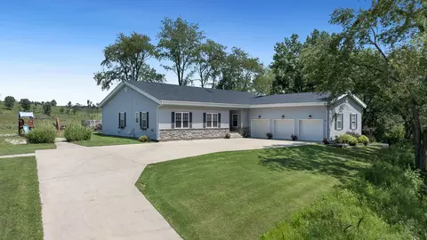 903 Timber Trail Dr, Dixon, IL 61021