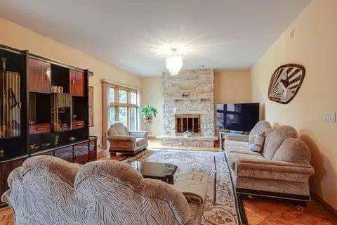 Living - Undisclosed, Glencoe, IL 60022 photo 4 of 5
