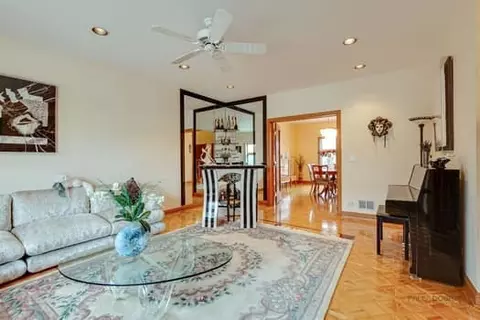 Living - Undisclosed, Glencoe, IL 60022 photo 1 of 5