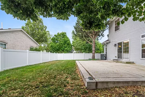 Exterior - 2136 Colonial St, Aurora, IL 60503 photo 5 of 6