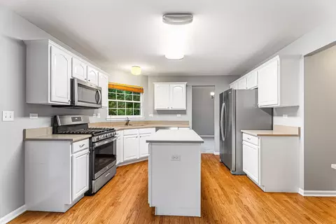 Kitchen - 2136 Colonial St, Aurora, IL 60503 photo 3 of 7