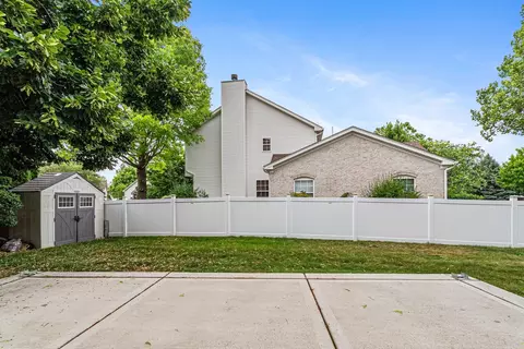 Exterior - 2136 Colonial St, Aurora, IL 60503 photo 6 of 6