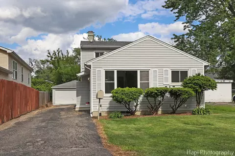 517 Grandview Dr, Round Lake Park, IL 60073