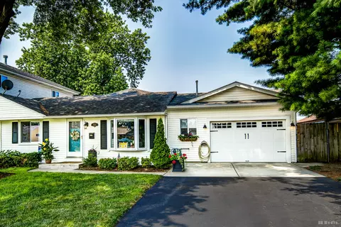 8854 S Komensky Ave, Hometown, IL 60456