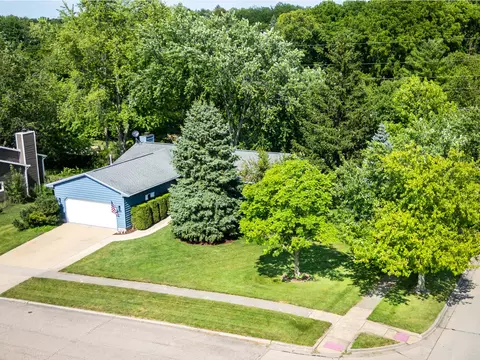 106 Wildflower Pl, Bloomington, IL 61704