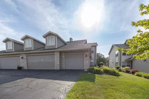 990 Penny Ln #990, Sycamore, IL 60178