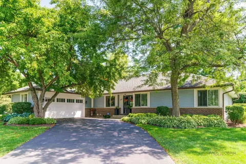 1445 Lexington Rd, Libertyville, IL 60048