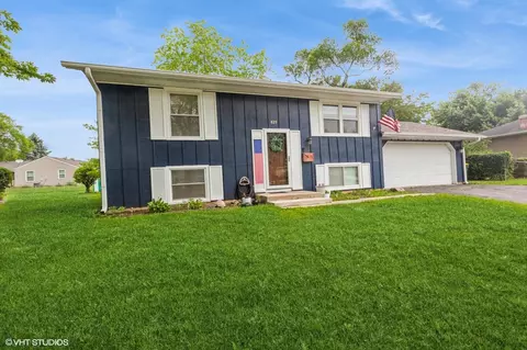 829 Springfield Dr, Roselle, IL 60172