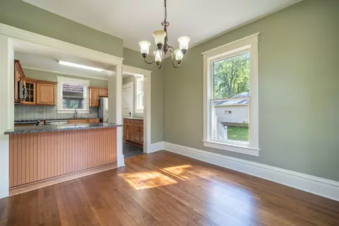 939 Prospect St, Elgin, IL 60120 photo 3