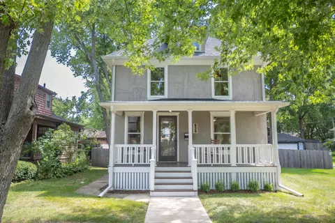 939 Prospect St, Elgin, IL 60120