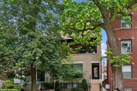 2121 W Addison St #3, Chicago, IL 60618