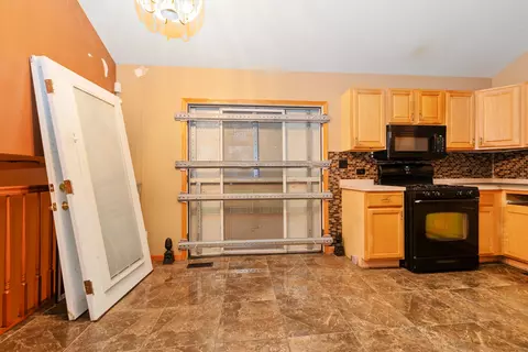 Kitchen - 15624 Sawyer Ave, Markham, IL 60428 photo 1 of 2