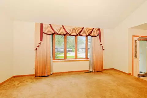 Living - 15624 Sawyer Ave, Markham, IL 60428 photo 3 of 7