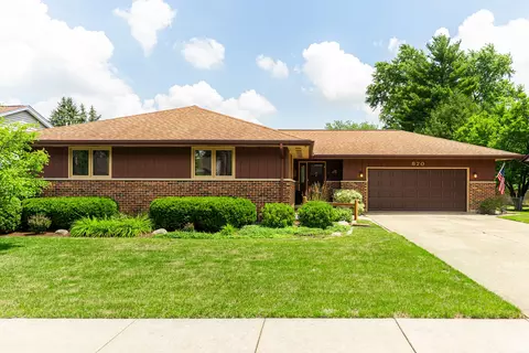 870 Krpan Dr, Sycamore, IL 60178