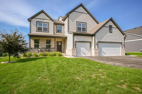 1098 Williamsbury Dr, Crystal Lake, IL 60012