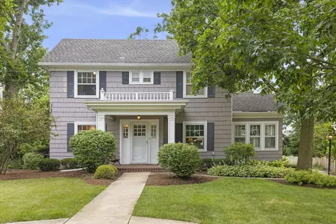 345 N Montclair Ave, Glen Ellyn, IL 60137