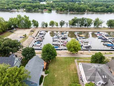 100 Hillsman Ln, Seneca, IL 61360