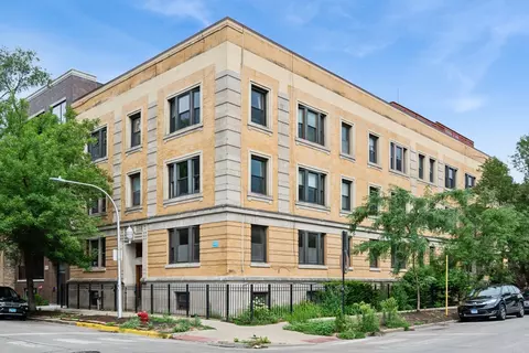 900 W Dakin St #1, Chicago, IL 60613