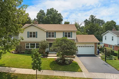 1423 Woodhill Dr, Northbrook, IL 60062