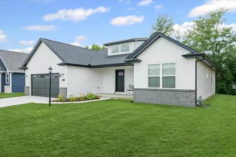 705 Cole Ln, Mahomet, IL 61853