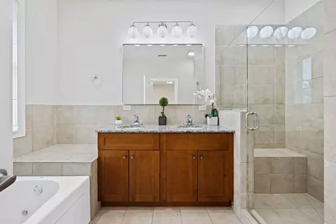 Bath - 3130 W Walton St #3, Chicago, IL 60622 photo 1 of 4