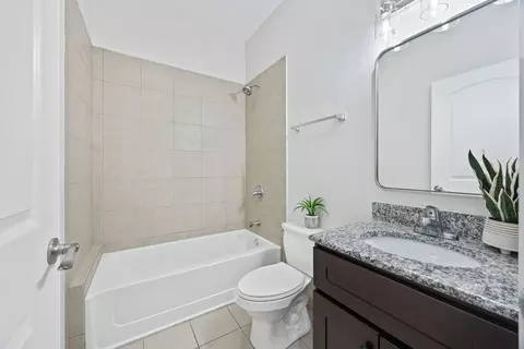 Bath - 3130 W Walton St #3, Chicago, IL 60622 photo 4 of 4