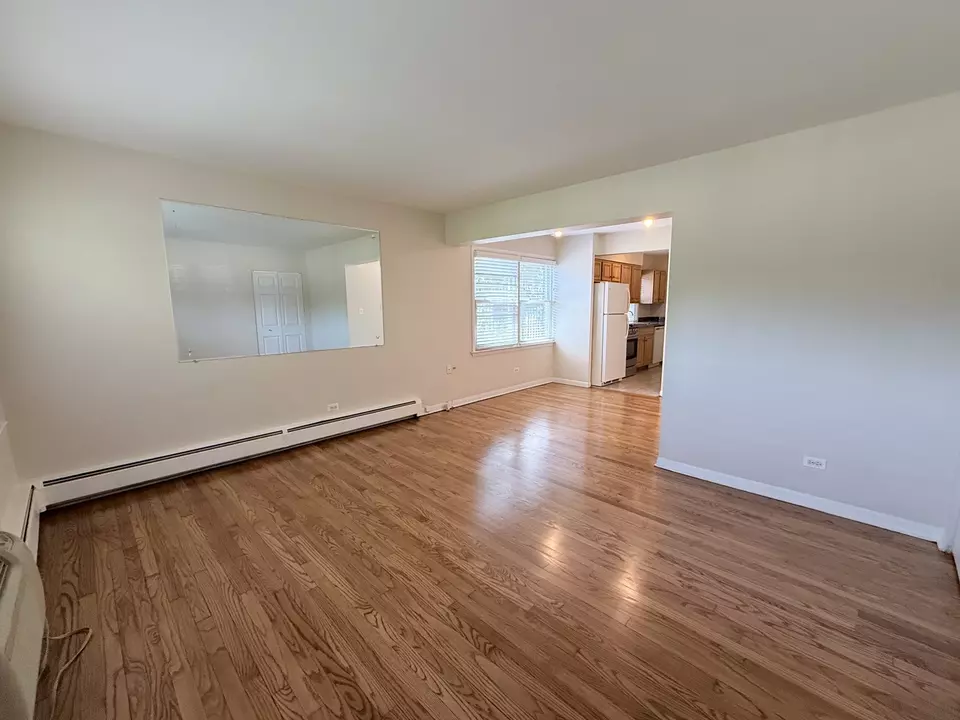 Living - 4700 N Ashland Ave #4, Chicago, IL 60640 photo 4 of 7