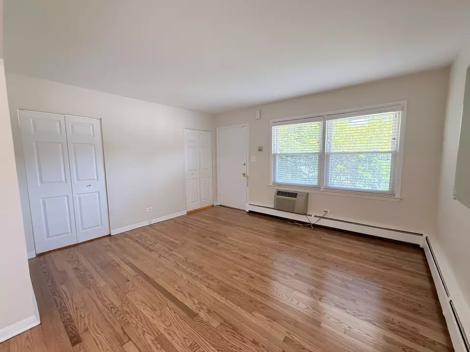 Living - 4700 N Ashland Ave #4, Chicago, IL 60640 photo 2 of 7