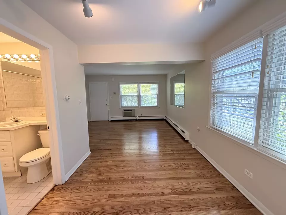 Living - 4700 N Ashland Ave #4, Chicago, IL 60640 photo 6 of 7