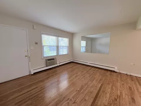 Living - 4700 N Ashland Ave #4, Chicago, IL 60640 photo 1 of 7