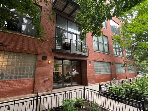 2210 W Wabansia Ave #302, Chicago, IL 60647