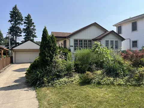 6947 W Jarvis Ave, Niles, IL 60714