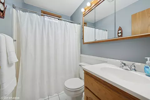 Bath - 1713 Meadow Ln, Mchenry, IL 60050 photo 1 of 1