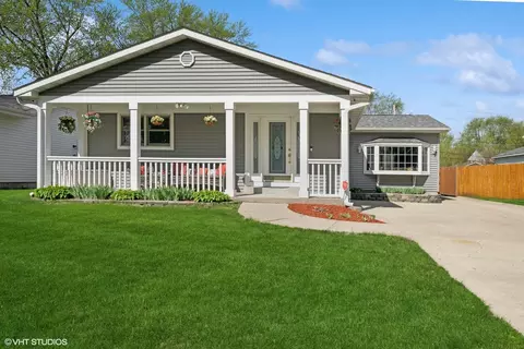 1713 Meadow Ln, Mchenry, IL 60050