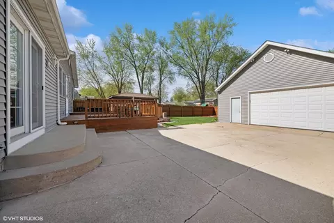 Exterior - 1713 Meadow Ln, Mchenry, IL 60050 photo 8 of 9