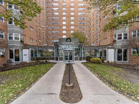 4960 N Marine Dr #616, Chicago, IL 60640