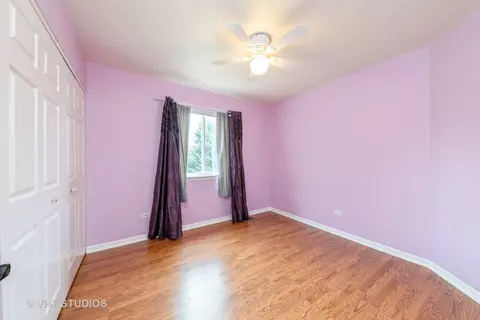 Bedroom - 1289 Evergreen Ln, Elgin, IL 60123 photo 2 of 5