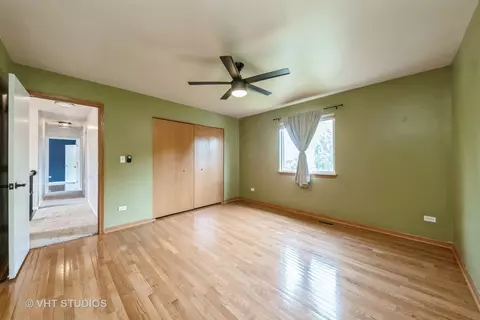 Bedroom - 1289 Evergreen Ln, Elgin, IL 60123 photo 1 of 5