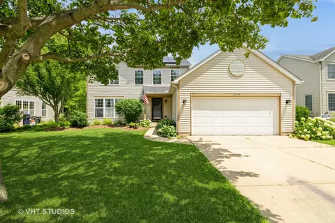 1289 Evergreen Ln, Elgin, IL 60123
