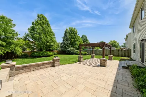 Exterior - 1289 Evergreen Ln, Elgin, IL 60123 photo 2 of 3