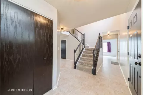Entry Way - 1289 Evergreen Ln, Elgin, IL 60123 photo 1 of 2