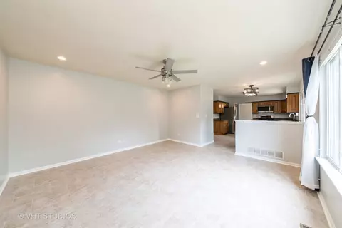 Living - 1289 Evergreen Ln, Elgin, IL 60123 photo 3 of 3