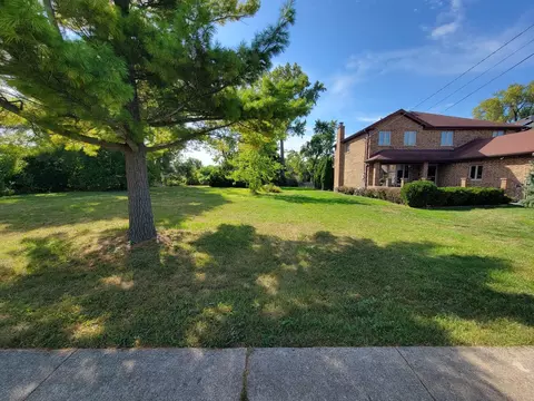 8619 W Park Ln, Niles, IL 60714