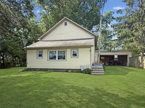 5843 W Stephenson Street Rd, Freeport, IL 61032