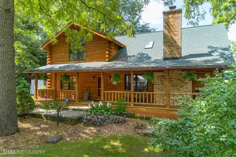 723 N River Rd, Algonquin, IL 60102