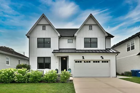662 S Parkside Ave, Elmhurst, IL 60126