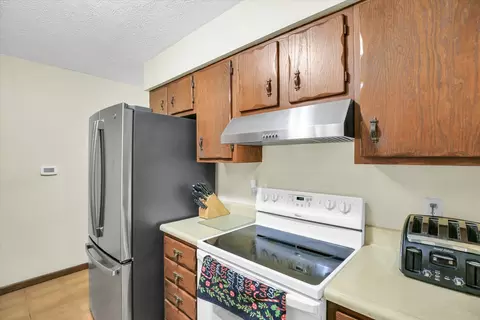 Kitchen - 1706 Rockingham Dr #2, Normal, IL 61761 photo 4 of 5