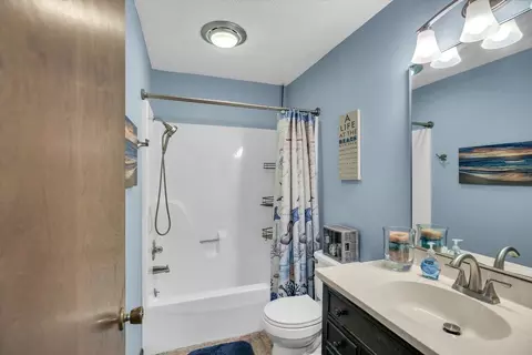 Bath - 1706 Rockingham Dr #2, Normal, IL 61761 photo 1 of 3