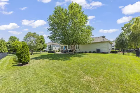 Exterior - 4544 Corktree Rd, Naperville, IL 60564 photo 9 of 12